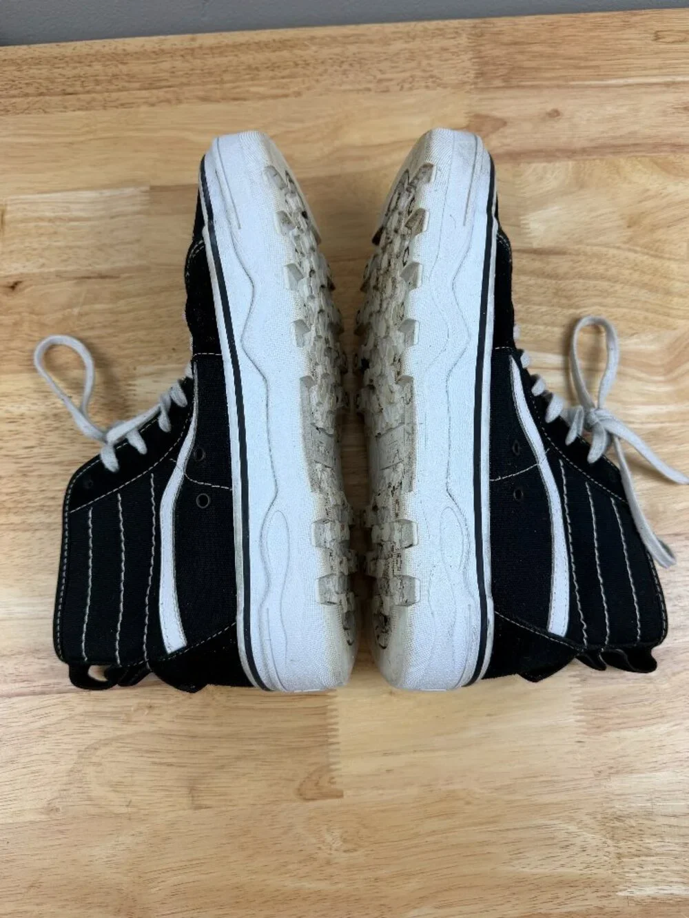Vans Sk8-Hi MTE Platform Lug Sole High Top Sneakers Black White W8.5 / M7